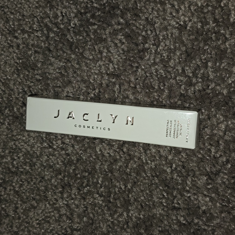 Jaclyn Cosmetics Concealer in shade Tan Neutral
